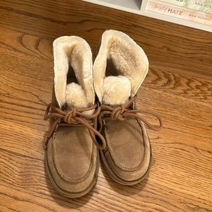 Like new chestnut lace up Uggs